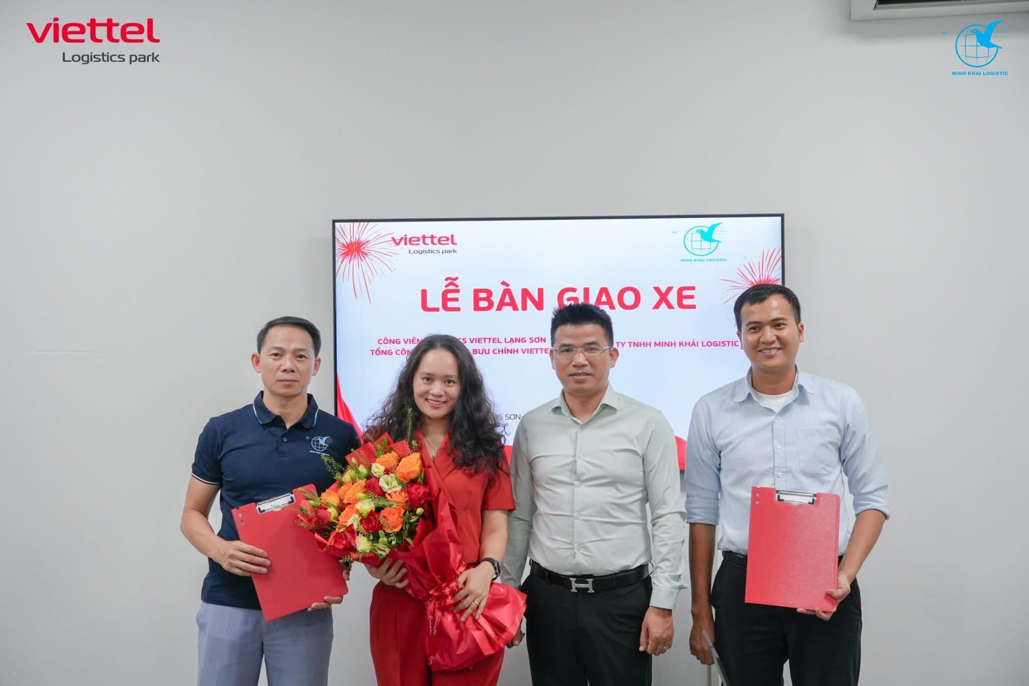 Bàn giao xe với Viettel Logistics